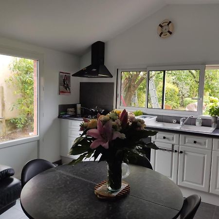 Maisonnette Cosy Bien Situee Dol-de-Bretagne Ngoại thất bức ảnh
