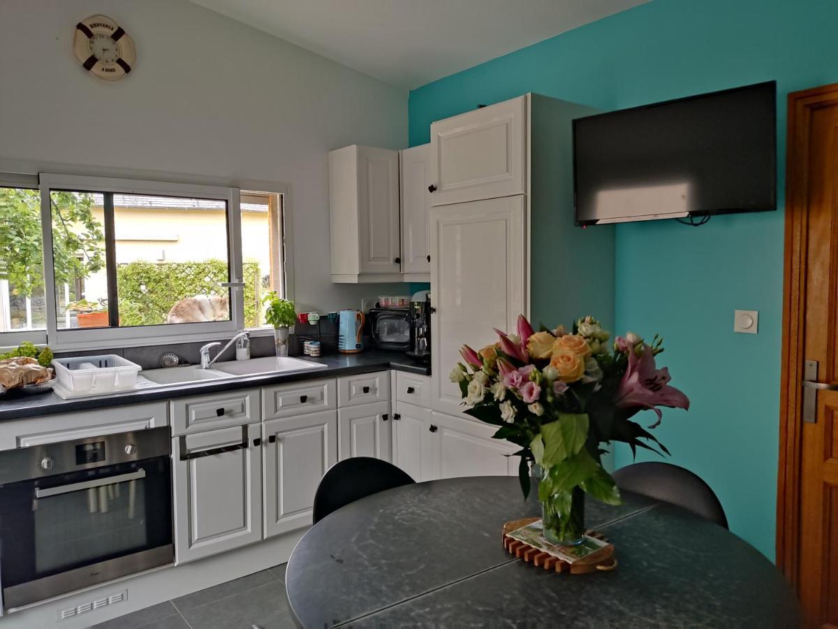 Maisonnette Cosy Bien Situee Dol-de-Bretagne Ngoại thất bức ảnh